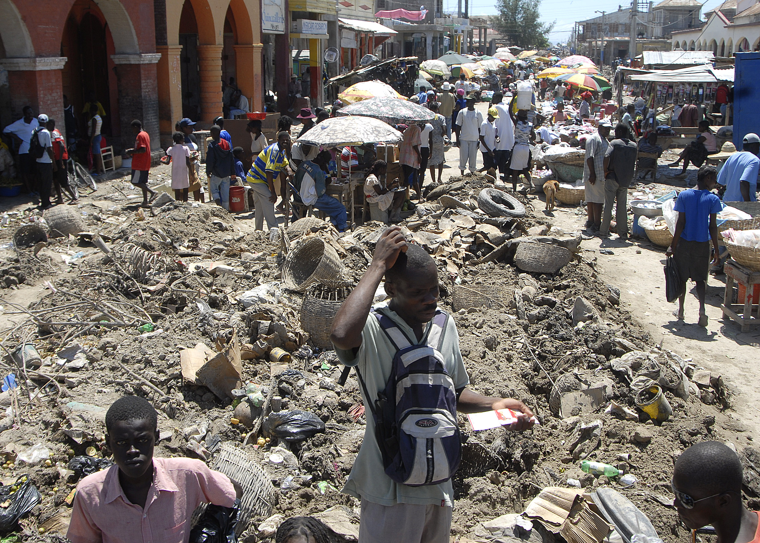 Scène communautaire au centre des Gonaïves